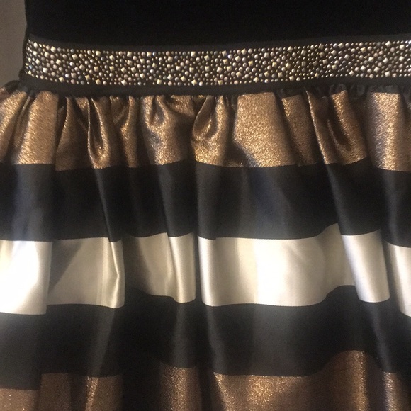 Girls dress - Picture 2 of 3